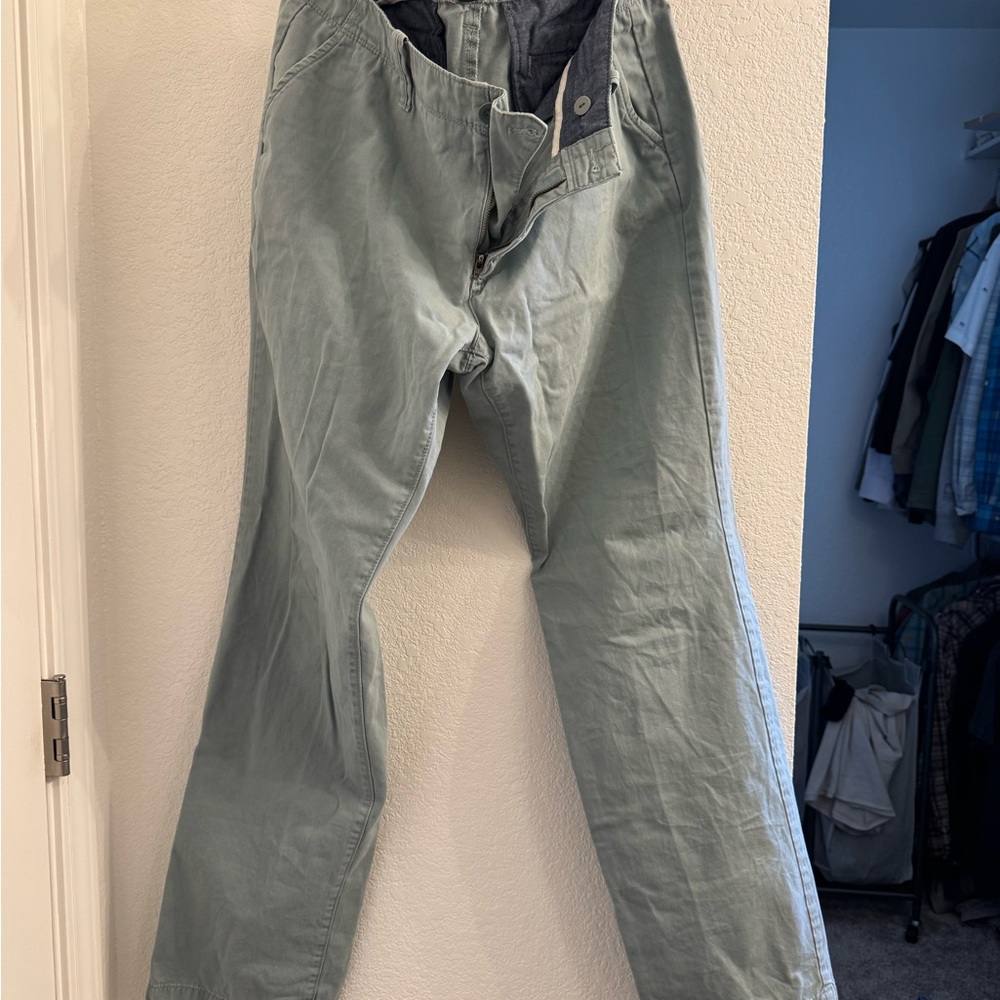 Eddie Bauer Men's Chinos in Light Green